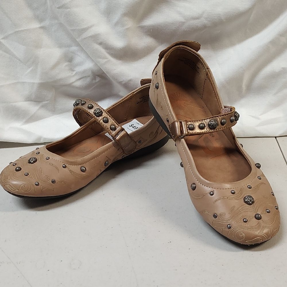 OTBT Size 5.5 Tan Leather Mary Jane